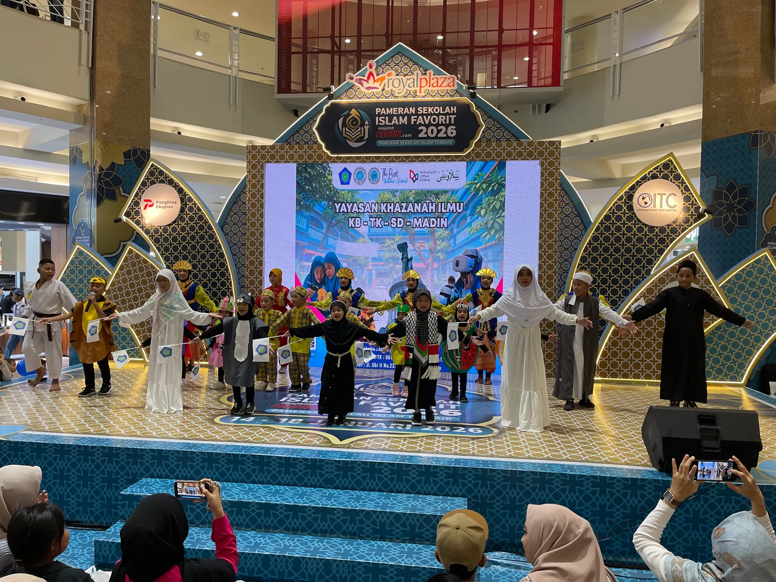 Penampilan Royal — dokumentasi 3.